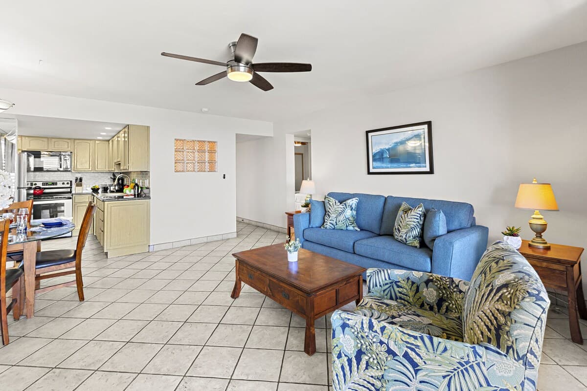 Condo in Lahaina · ★4.89 · 2 bedrooms · 4 beds · 2 private baths - Photo 4