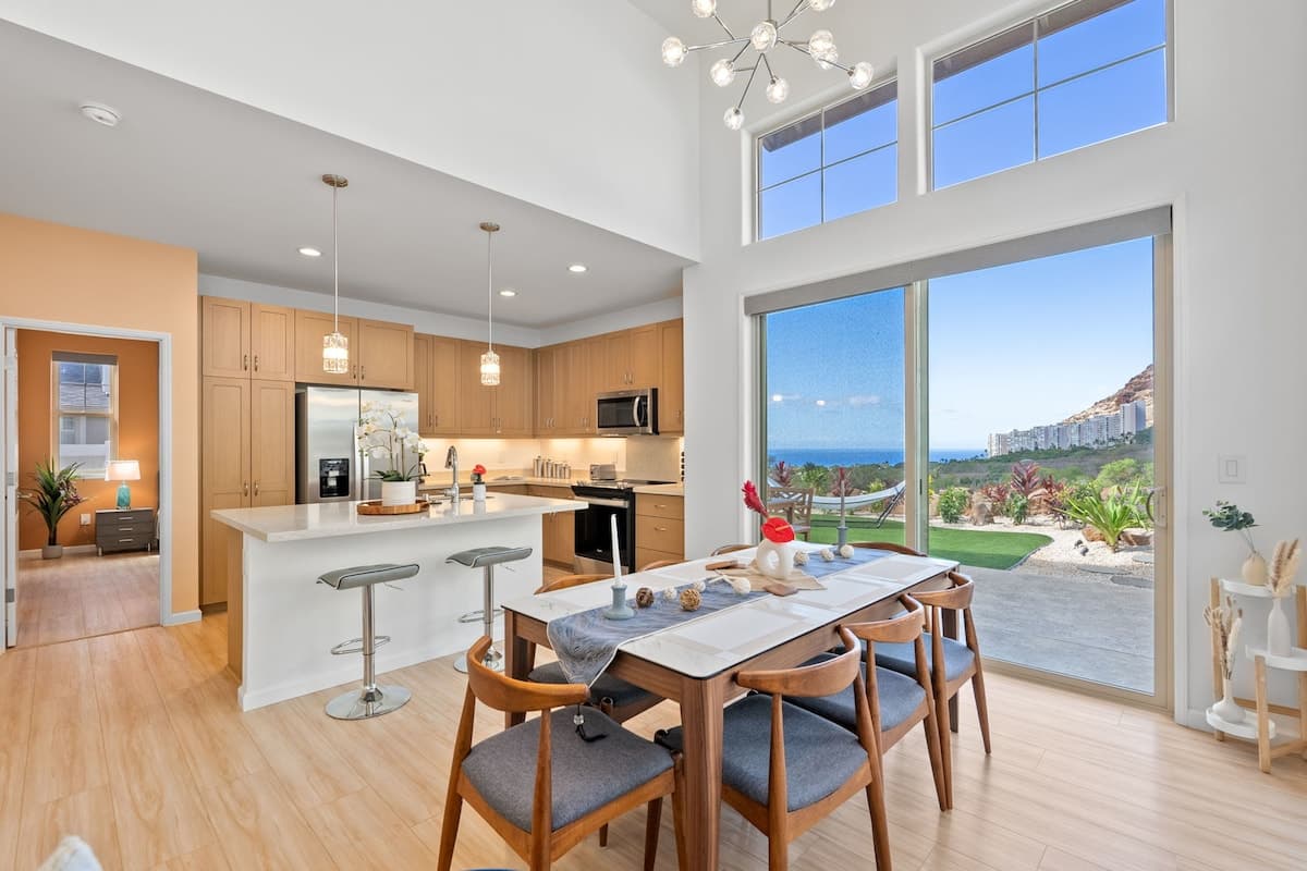 Home in Waianae · ★4.5 · 6 bedrooms · 10 beds · 4.5 private baths - Photo 2