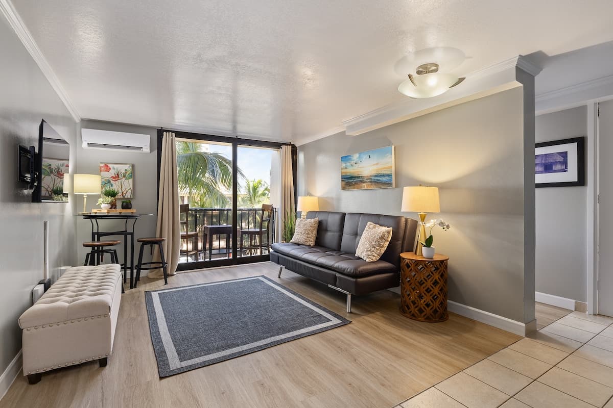 Condo in Honolulu · ★4.79 · 1 bedroom · 2 beds · 1 private bath - Photo 2