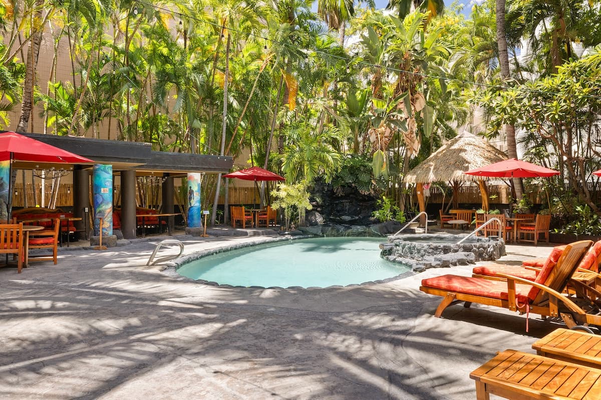 Condo in Honolulu · ★4.79 · 1 bedroom · 2 beds · 1 private bath - Photo 1