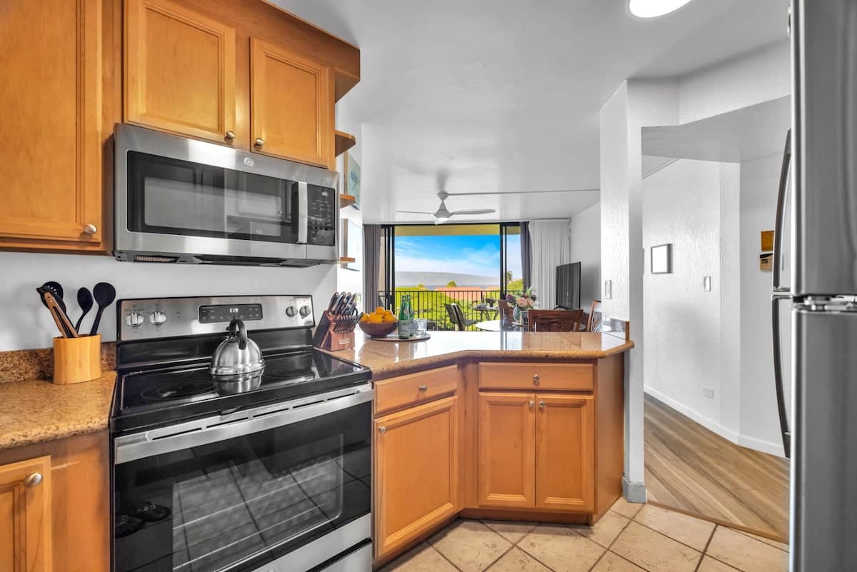 Condo in Lahaina · ★4.63 · 2 bedrooms · 4 beds · 2 baths - Photo 5