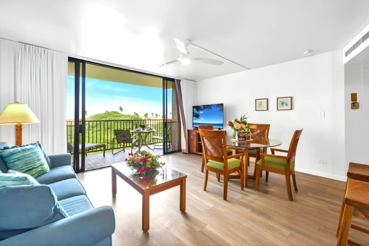 Condo in Lahaina · ★4.63 · 2 bedrooms · 4 beds · 2 baths - Photo 4
