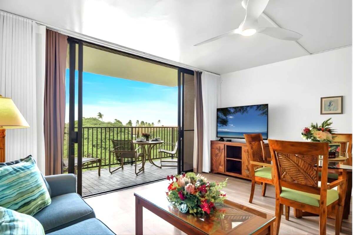 Condo in Lahaina · ★4.63 · 2 bedrooms · 4 beds · 2 baths - Photo 3