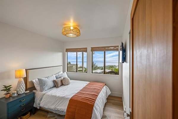 Home in Kailua-Kona · ★5.0 · 4 bedrooms · 13 beds · 3 private baths - Photo 4