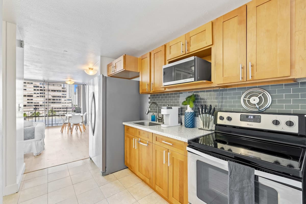 Prime Waikiki Studio – Walk to the Beach! - Photo 4
