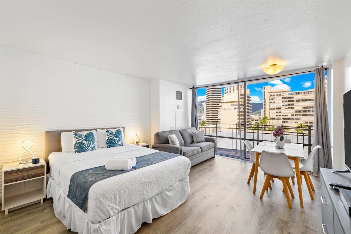 Prime Waikiki Studio – Walk to the Beach! - Photo 2