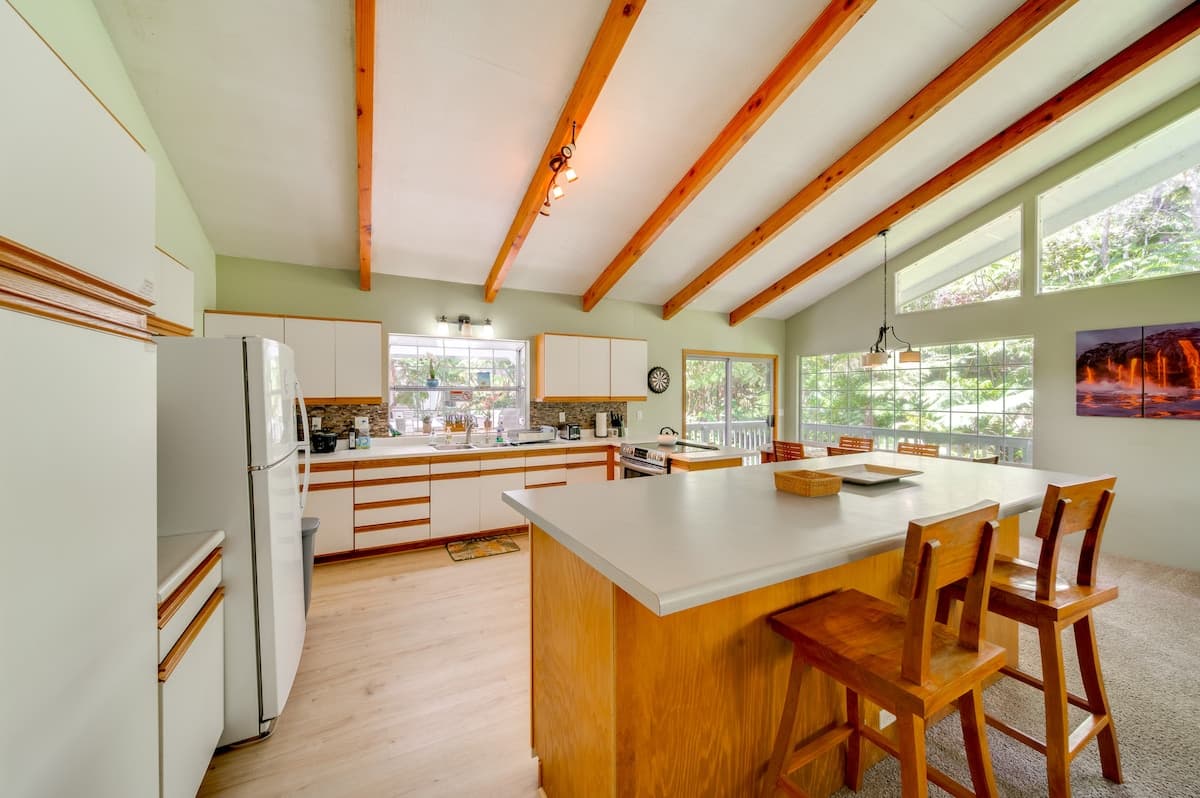 Home in Volcano · ★4.65 · 3 bedrooms · 4 beds · 2 baths - Photo 3