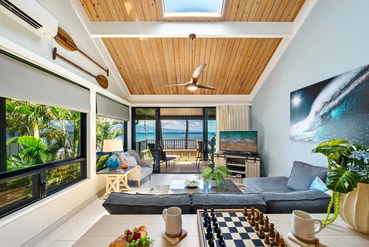 Condo in Lahaina · ★5.0 · 2 bedrooms · 4 beds · 2 baths - Photo 1