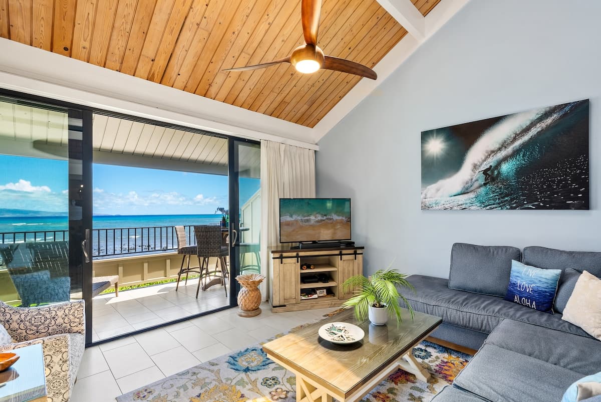Condo in Lahaina · ★5.0 · 2 bedrooms · 4 beds · 2 baths - Photo 4
