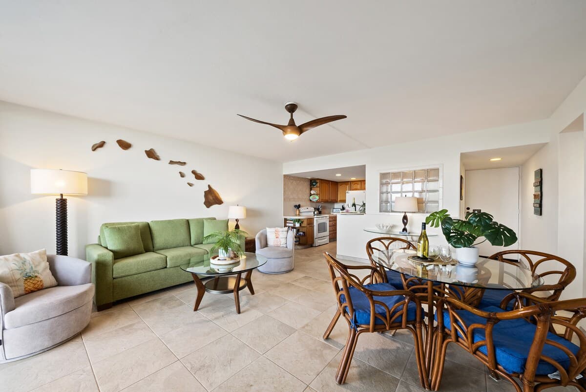 Condo in Lahaina · ★4.86 · 2 bedrooms · 4 beds · 2 baths - Photo 4