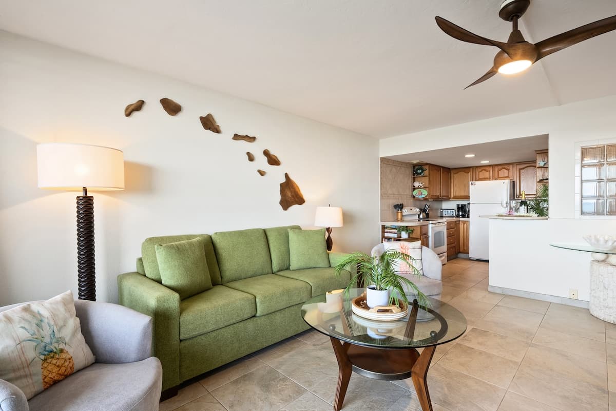 Condo in Lahaina · ★4.86 · 2 bedrooms · 4 beds · 2 baths - Photo 5