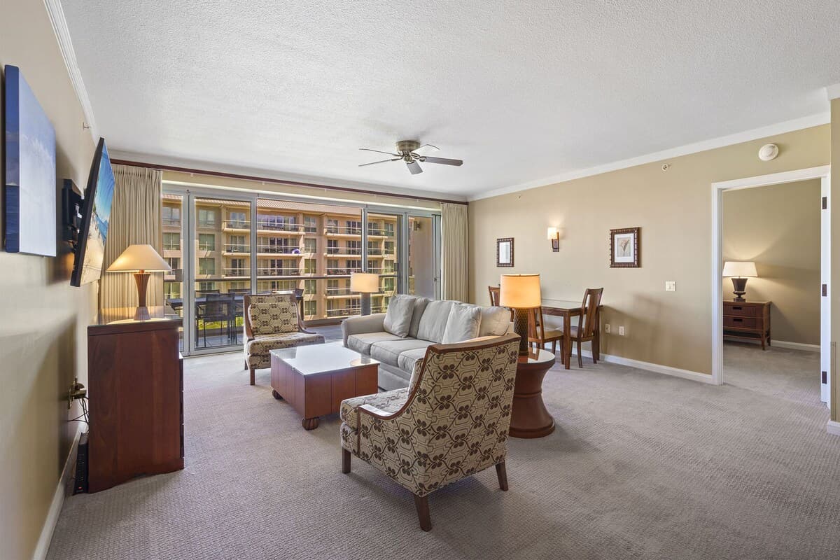Condo in Lahaina · ★5.0 · 2 bedrooms · 4 beds · 2 baths - Photo 3