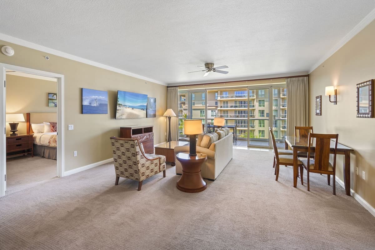 Condo in Lahaina · ★5.0 · 2 bedrooms · 4 beds · 2 baths - Photo 2