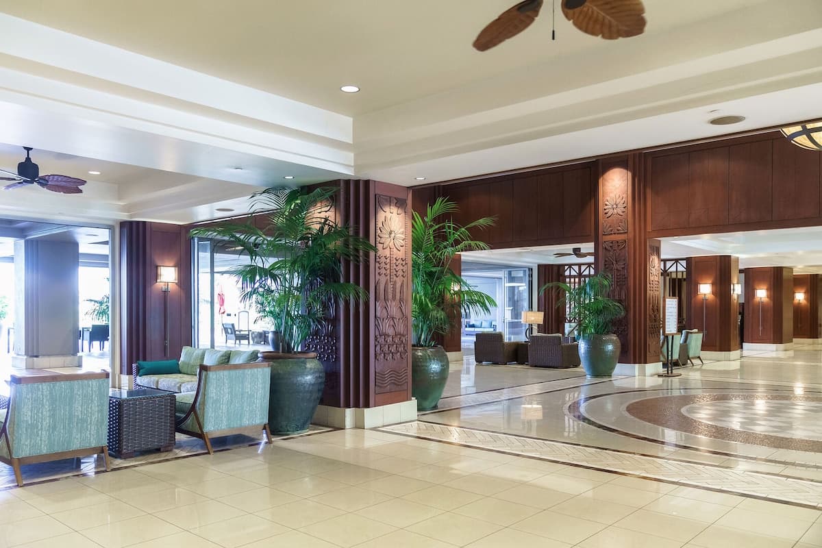 Condo in Lahaina · ★5.0 · 2 bedrooms · 4 beds · 2 baths - Photo 4