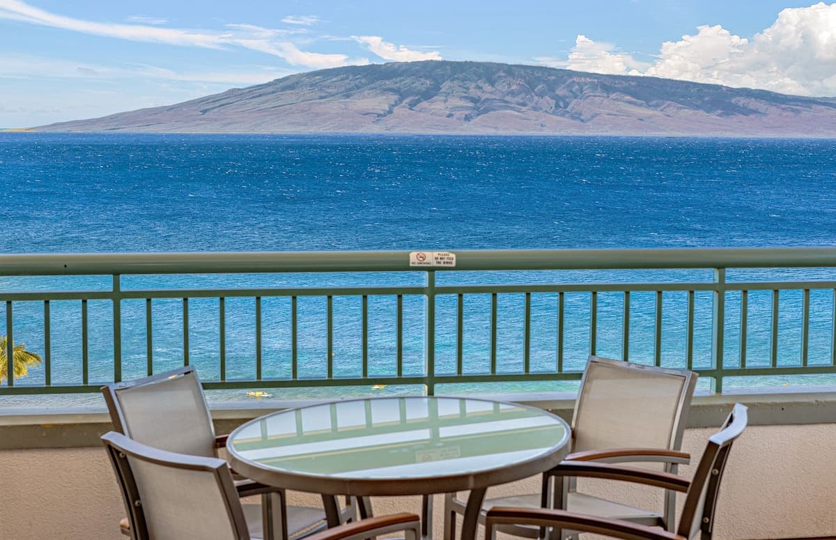 Condo in Lahaina · ★5.0 · 3 bedrooms · 6 beds · 3 baths - Photo 2