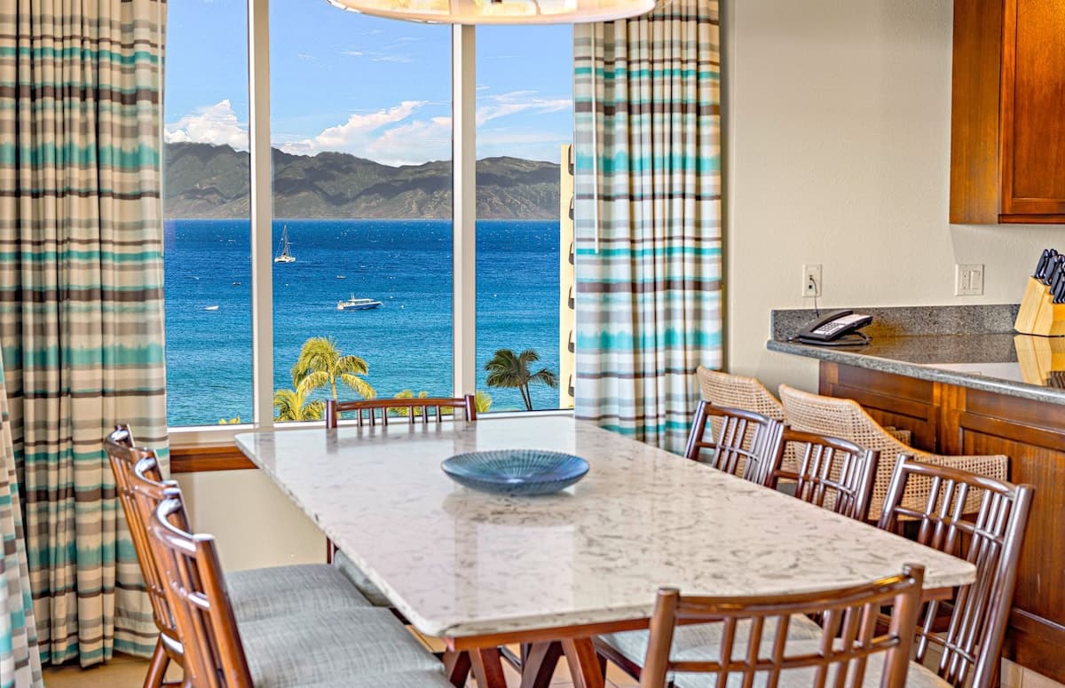 Condo in Lahaina · ★5.0 · 3 bedrooms · 6 beds · 3 baths - Photo 4