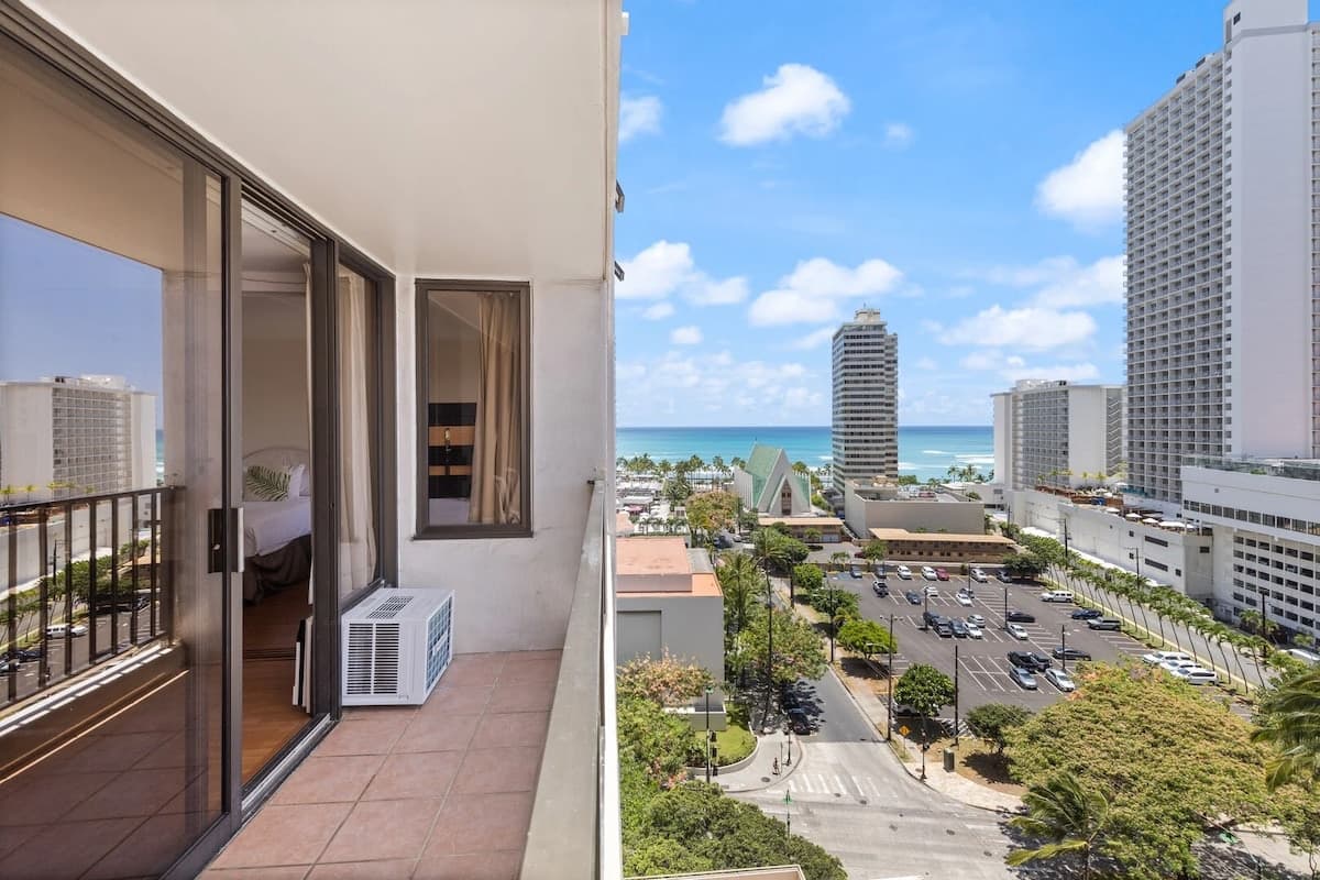 Sunset Retreat at Waikiki Banyan - Photo 3