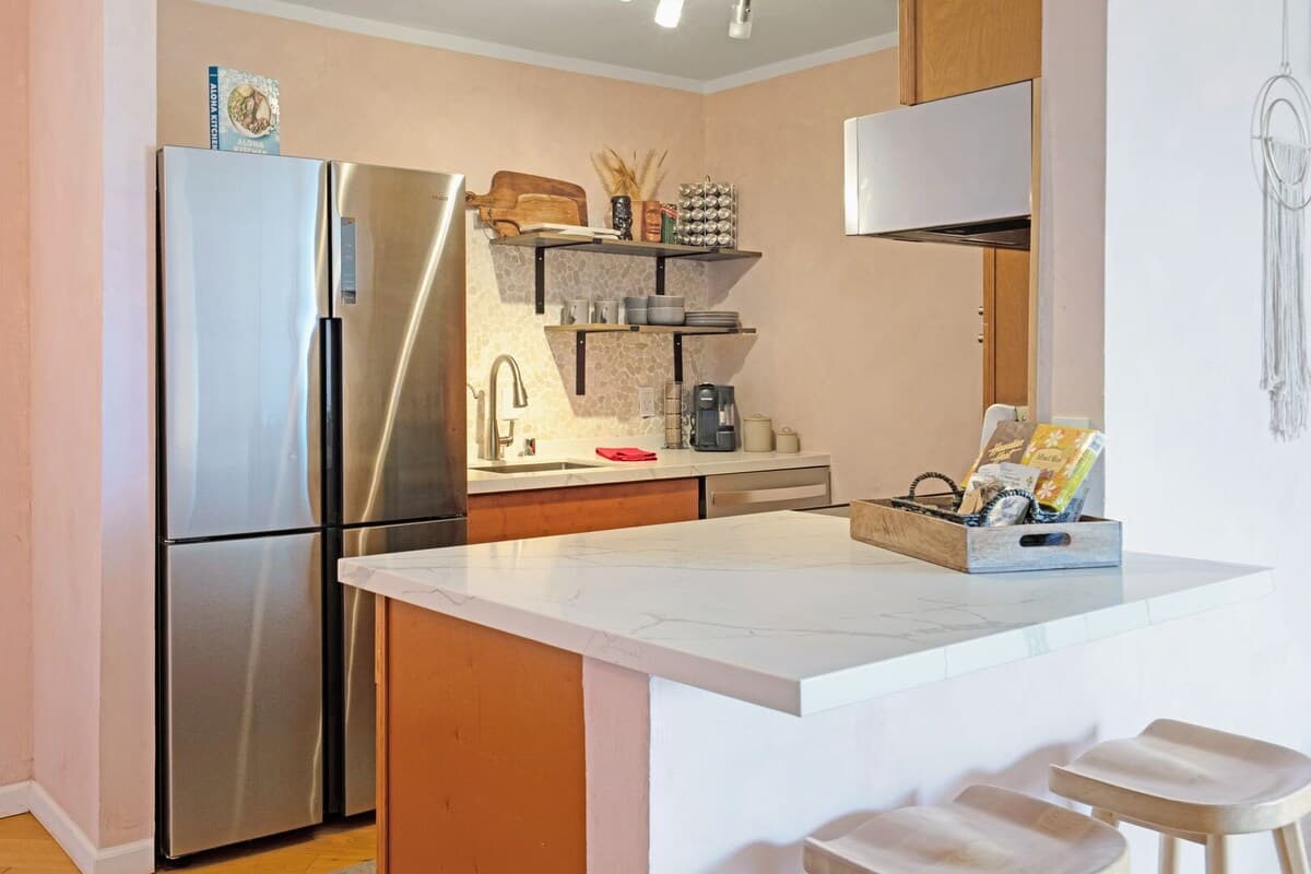 Condo in Kihei · ★4.94 · 1 bedroom · 2 beds · 1 bath - Photo 5