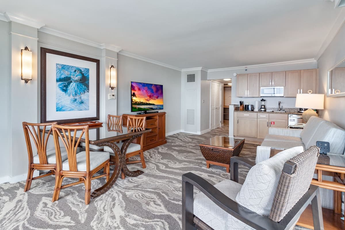 Condo in Lahaina · ★4.88 · 2 bedrooms · 4 beds · 3 baths - Photo 4
