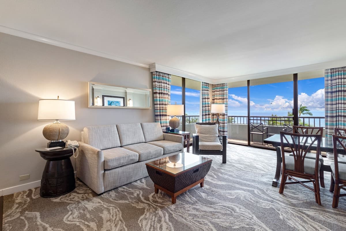 Condo in Lahaina · ★4.88 · 2 bedrooms · 4 beds · 3 baths - Photo 3