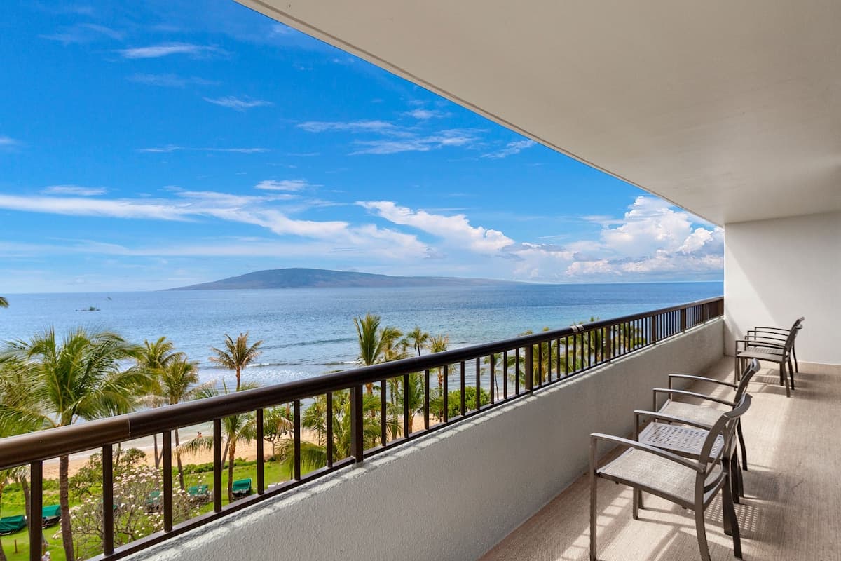 Condo in Lahaina · ★4.88 · 2 bedrooms · 4 beds · 3 baths - Photo 1
