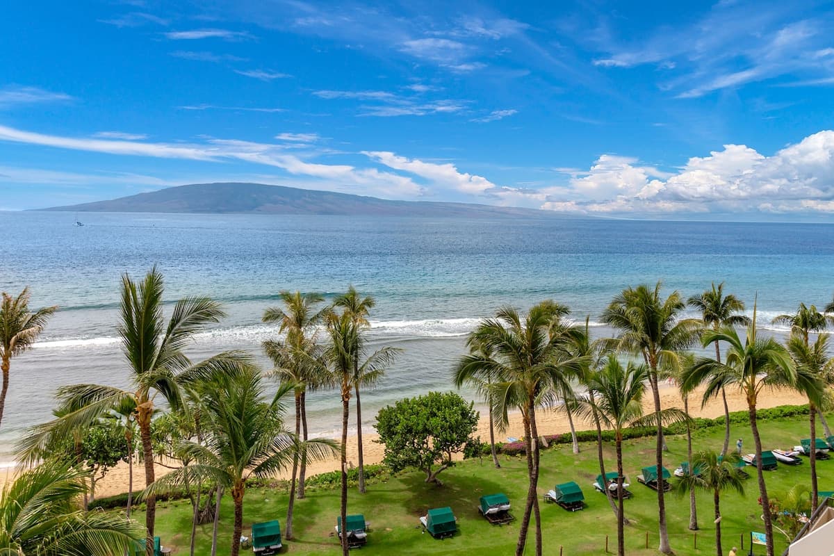 Condo in Lahaina · ★4.88 · 2 bedrooms · 4 beds · 3 baths - Photo 2