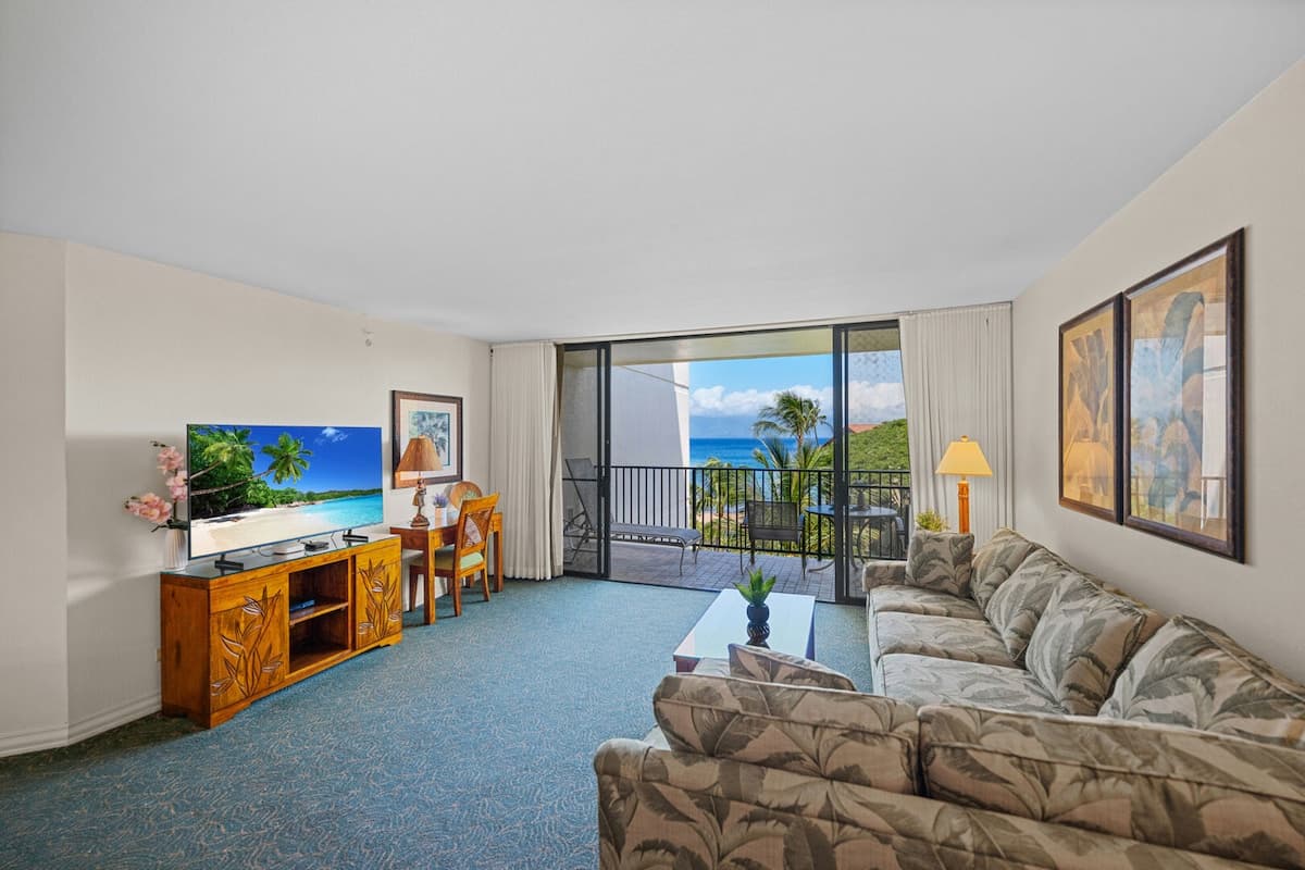 Condo in Lahaina · ★5.0 · 1 bedroom · 2 beds · 1 private bath - Photo 1