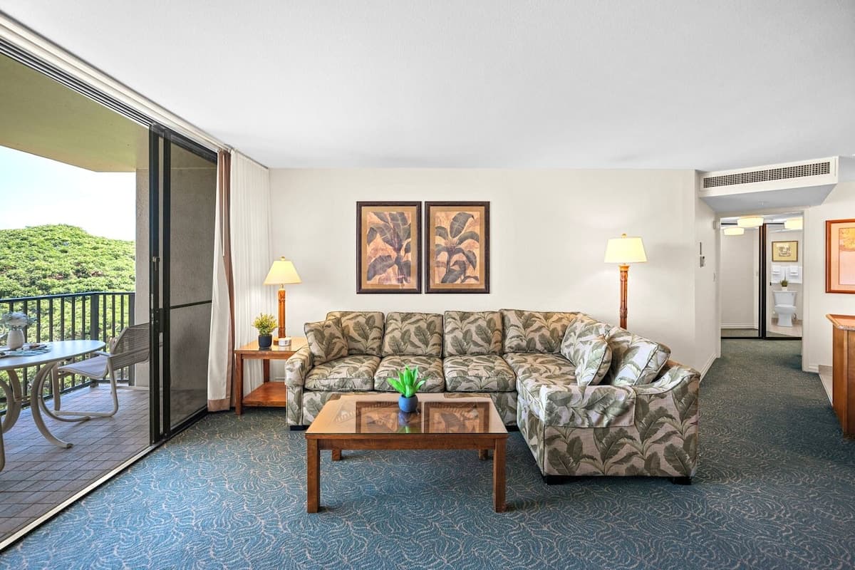 Condo in Lahaina · ★5.0 · 1 bedroom · 2 beds · 1 private bath - Photo 4
