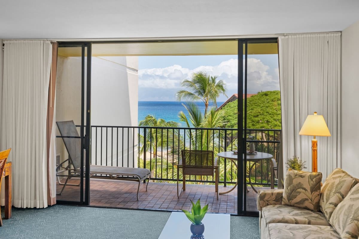 Condo in Lahaina · ★5.0 · 1 bedroom · 2 beds · 1 private bath - Photo 3