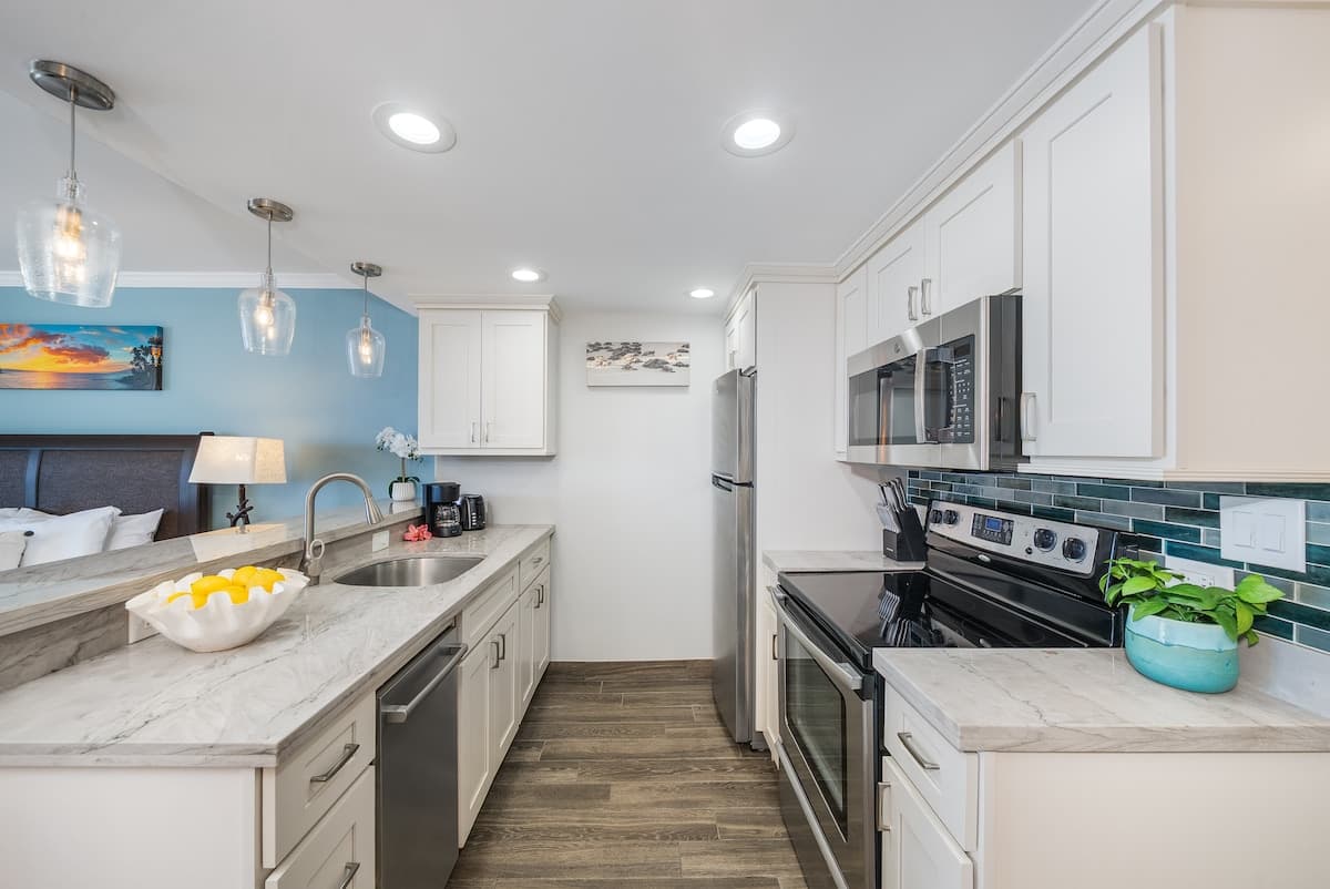 Condo in Lahaina · ★5.0 · 1 bedroom · 1 bed · 1 bath - Photo 3