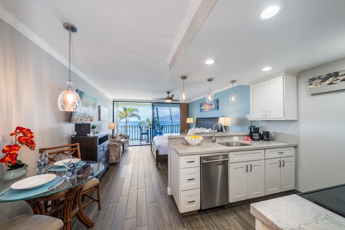 Condo in Lahaina · ★5.0 · 1 bedroom · 1 bed · 1 bath - Photo 2