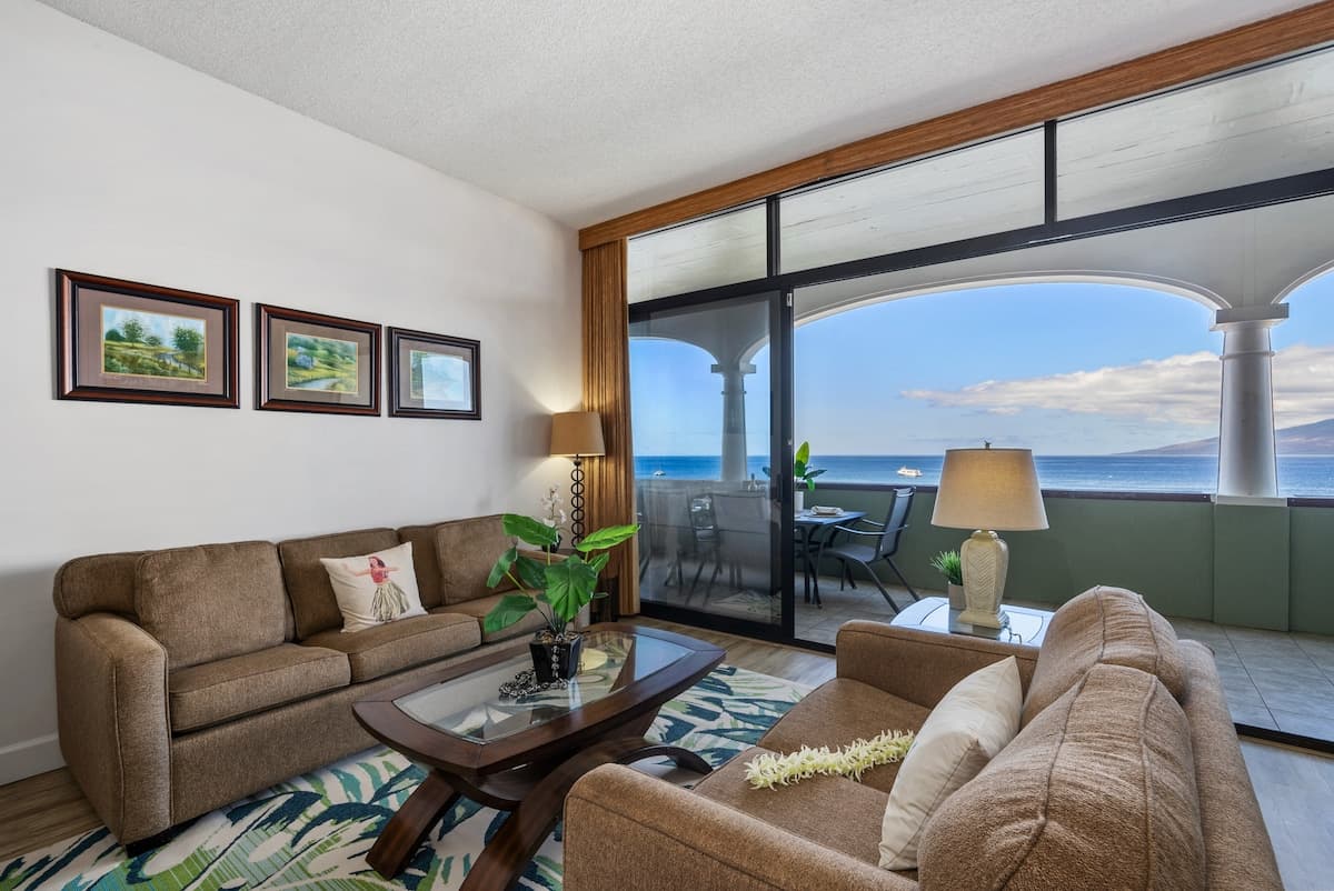 Condo in Lahaina · ★5.0 · 1 bedroom · 2 beds · 2 baths - Photo 2