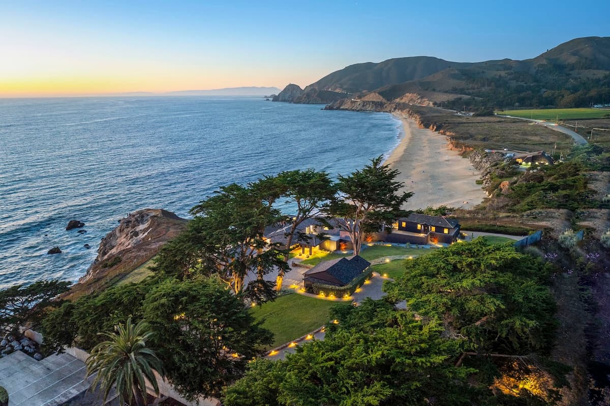 Point Estate Gated Oceanfront with Hot Tub - Photo 1