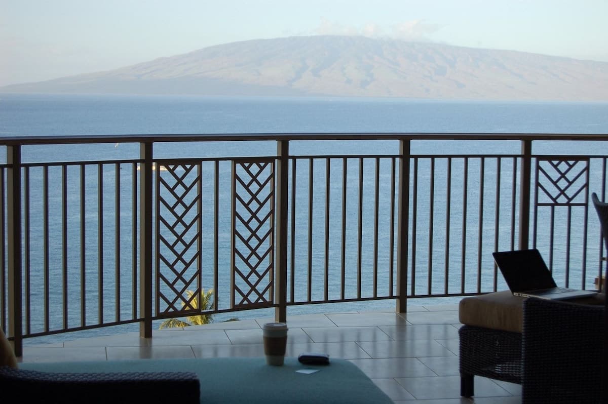 Condo in Lahaina · ★5.0 · 2 bedrooms · 4 beds · 2 baths - Photo 2