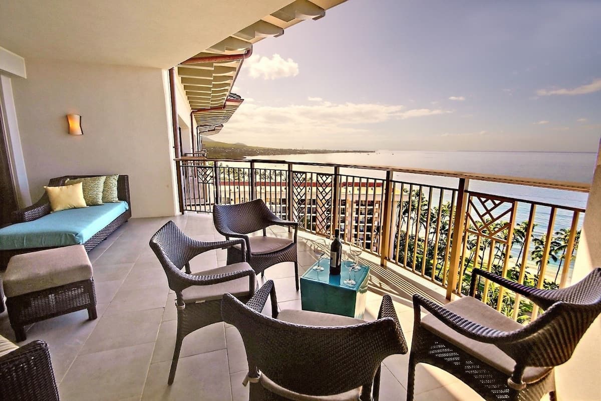 Condo in Lahaina · ★5.0 · 2 bedrooms · 4 beds · 2 baths - Photo 1