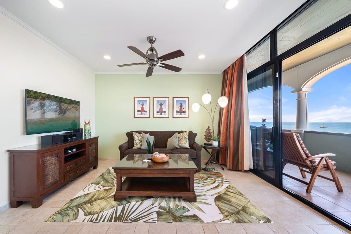 Condo in Lahaina · ★5.0 · 1 bedroom · 2 beds · 2 baths - Photo 4