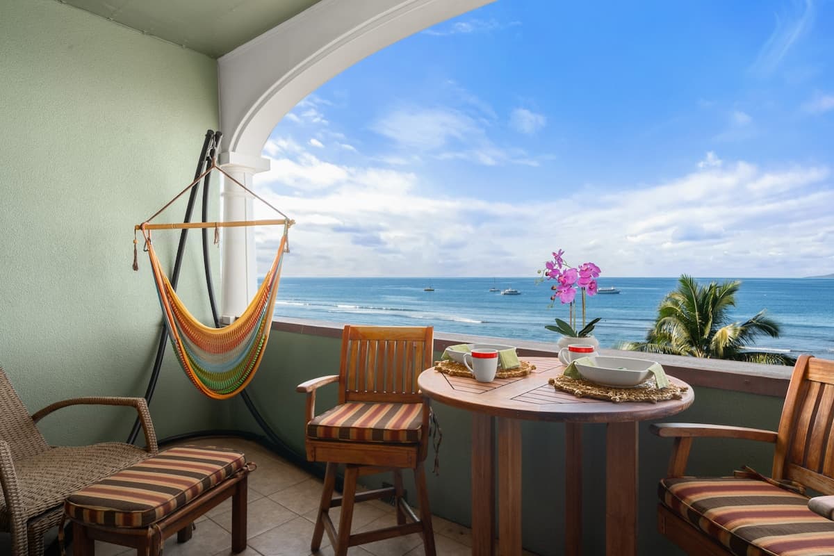 Condo in Lahaina · ★5.0 · 1 bedroom · 2 beds · 2 baths - Photo 1