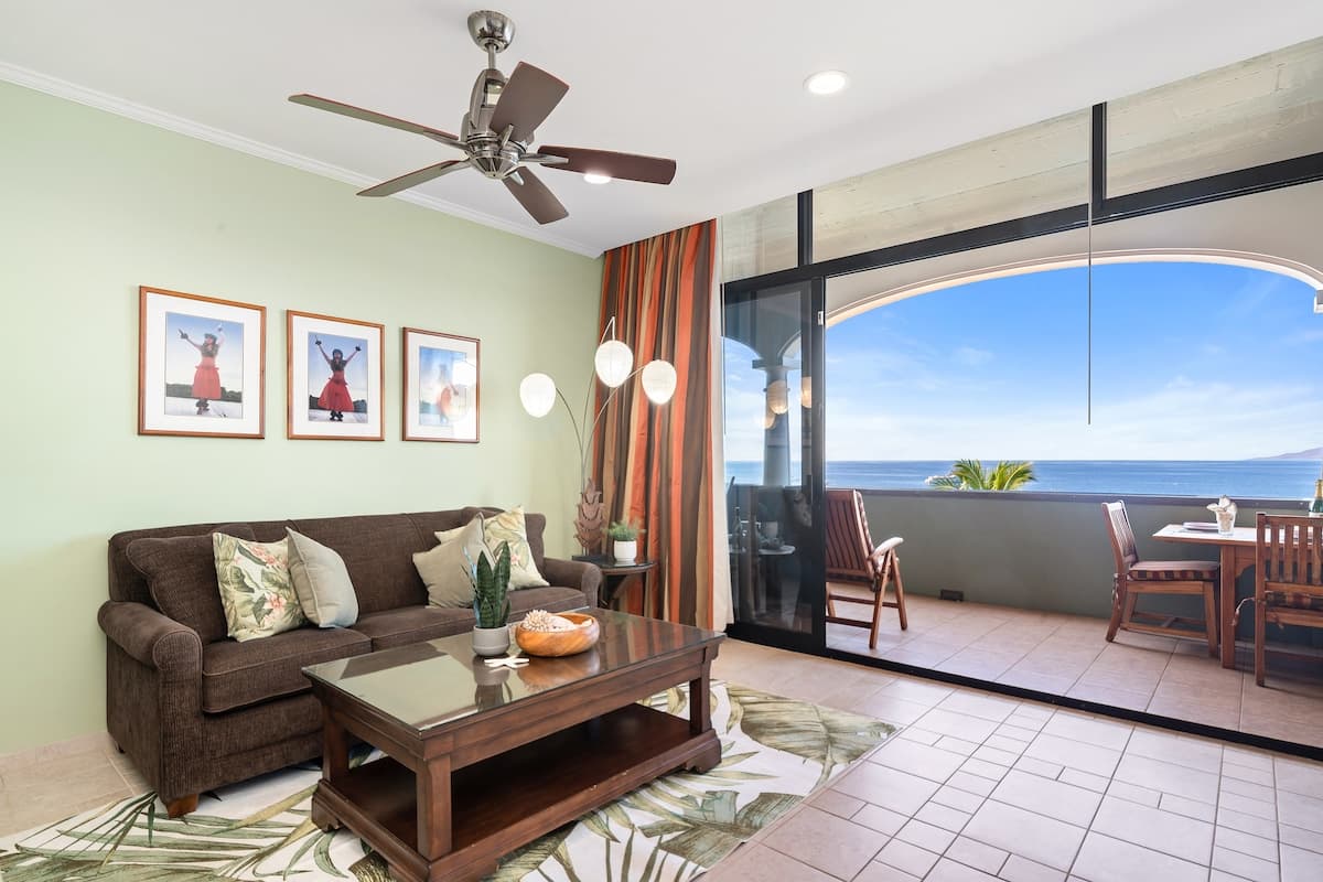 Condo in Lahaina · ★5.0 · 1 bedroom · 2 beds · 2 baths - Photo 2