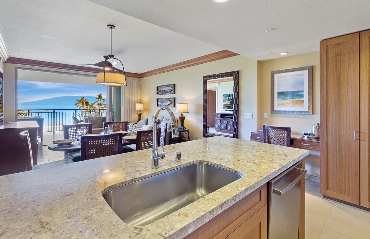 Condo in Lahaina · ★5.0 · 2 bedrooms · 4 beds · 2 baths - Photo 5