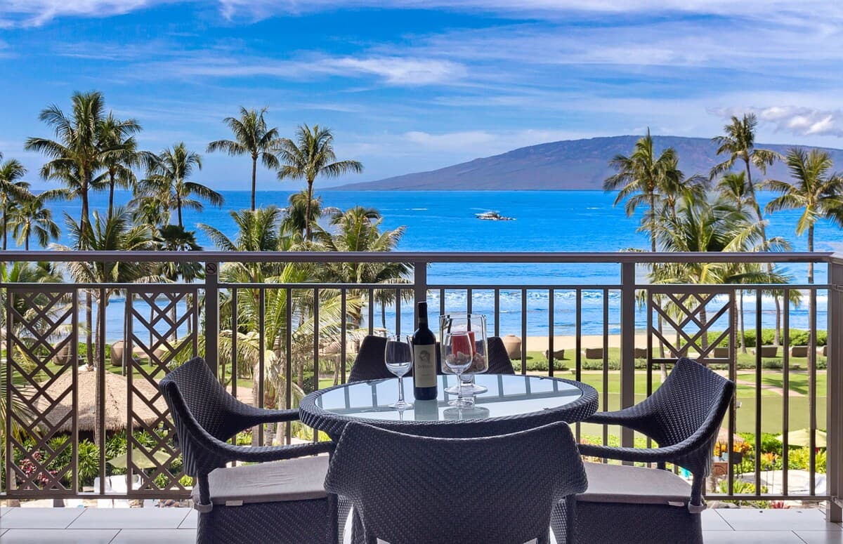 Condo in Lahaina · ★5.0 · 2 bedrooms · 4 beds · 2 baths - Photo 2