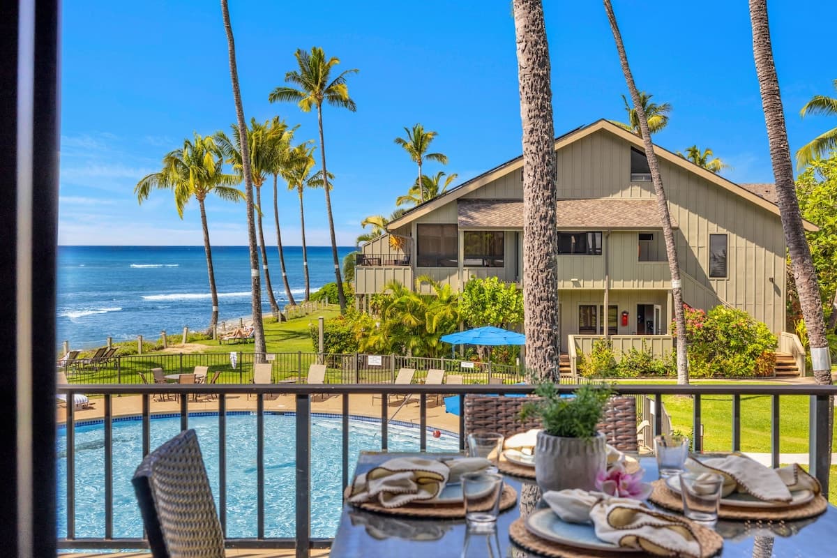 Condo in Lahaina · ★4.8 · 2 bedrooms · 4 beds · 2 baths - Photo 1