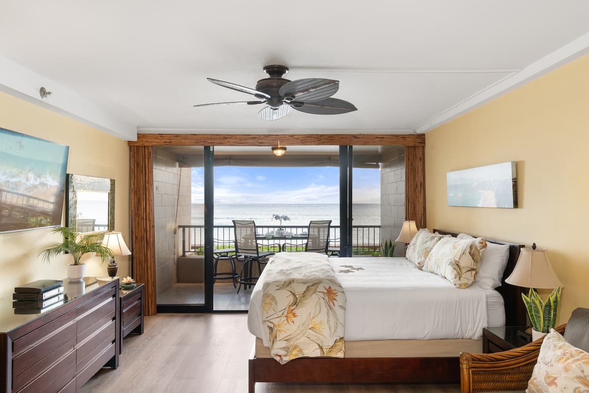 Condo in Lahaina · ★4.63 · 1 bedroom · 2 beds · 1 bath - Photo 2
