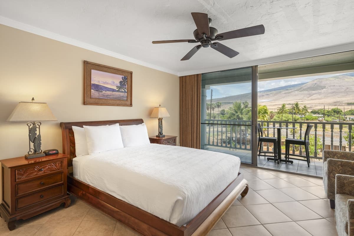 Relaxing Beachfront Studio Retreat – Lahaina Shore - Photo 1