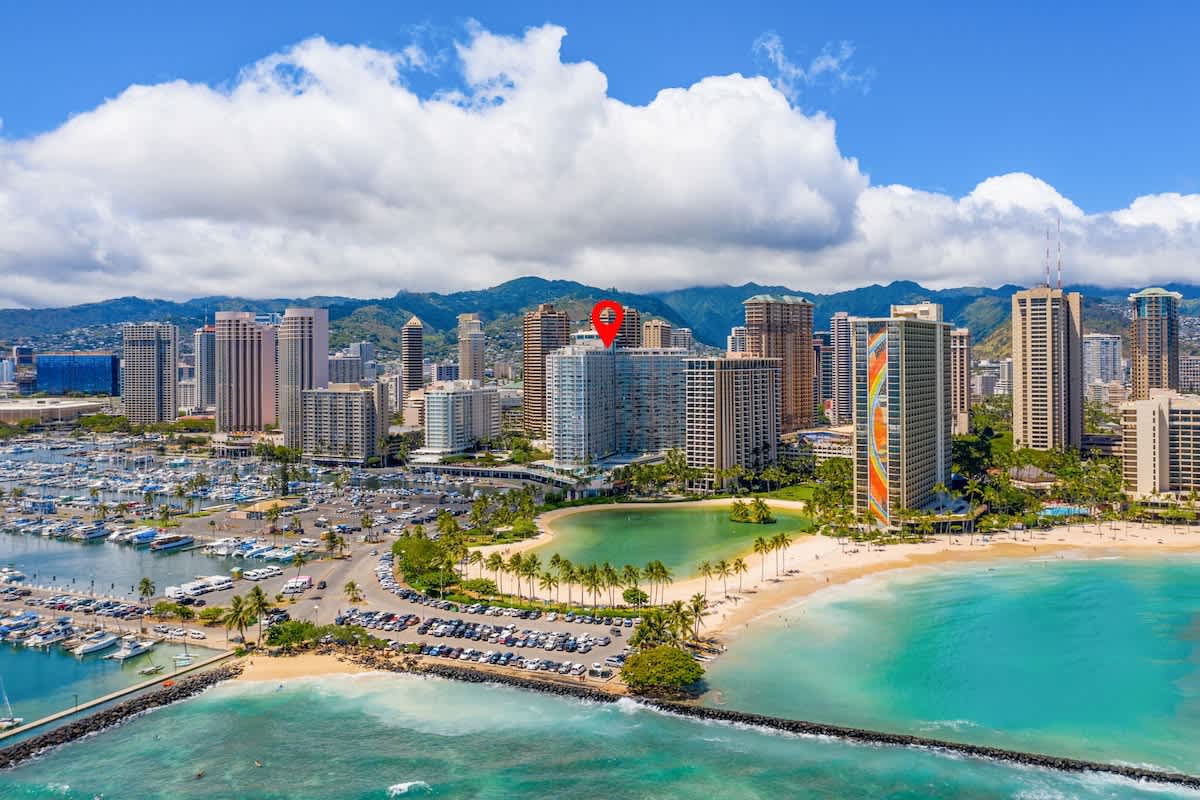Condo in Honolulu · ★4.79 · 1 bedroom · 2 beds · 1 private bath - Photo 5