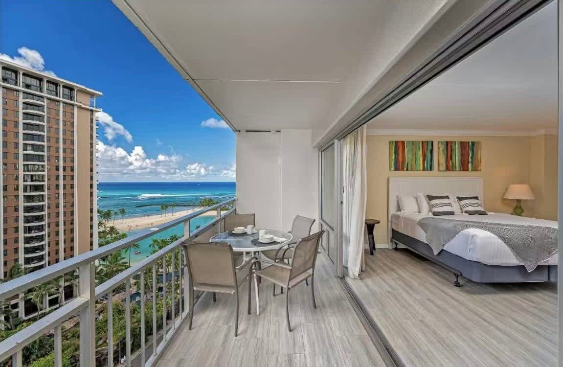 Condo in Honolulu · ★4.79 · 1 bedroom · 2 beds · 1 private bath - Photo 1
