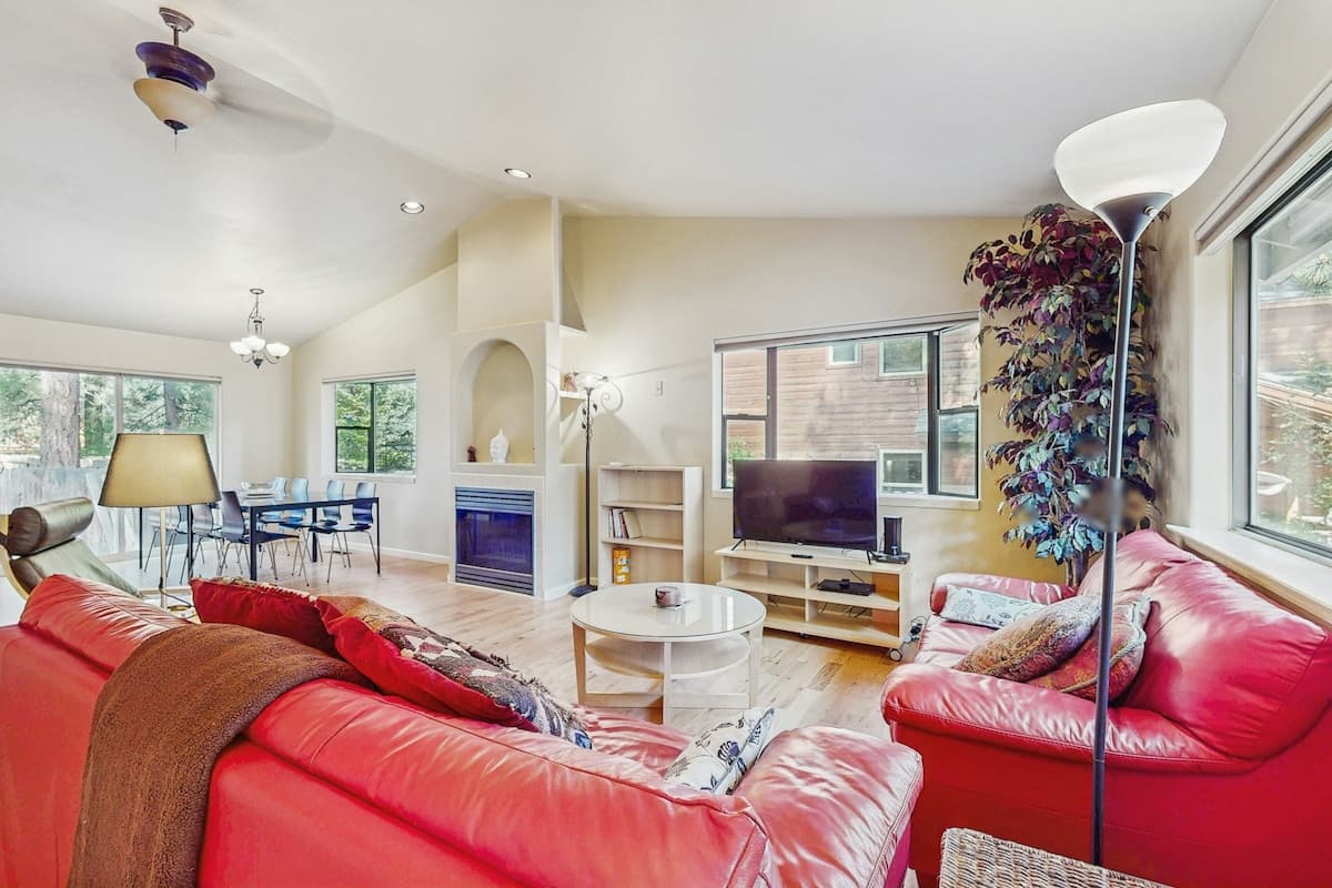 Cozy Tahoe Cabin with Pine Views & Fireplace - Photo 2