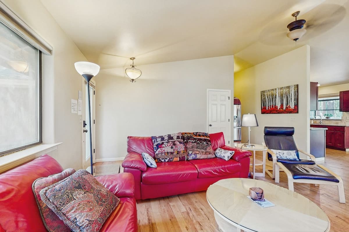 Cozy Tahoe Cabin with Pine Views & Fireplace - Photo 5