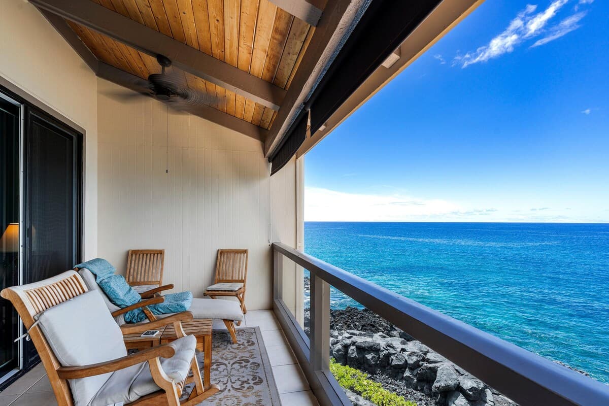 Condo in Kailua-Kona · ★4.78 · 2 bedrooms · 2 beds · 3 baths - Photo 2