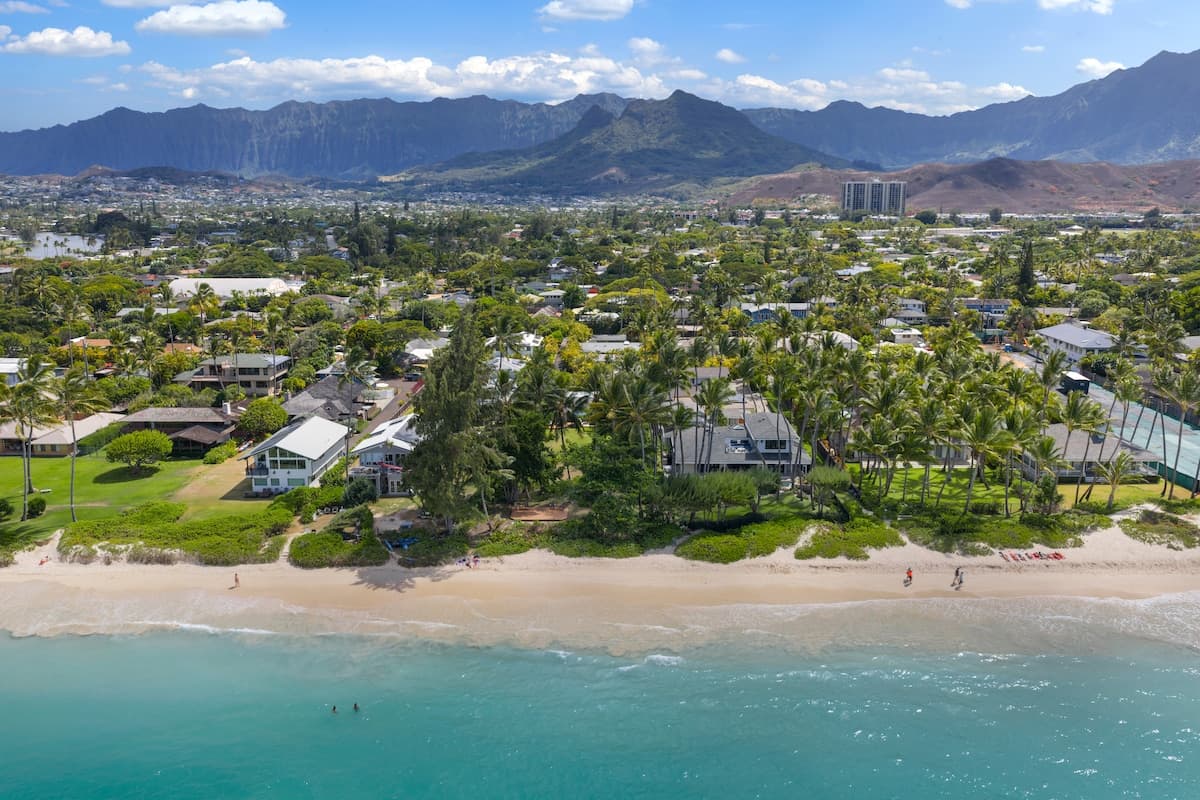 Home in Kailua · ★5.0 · 5 bedrooms · 6 beds · 3 private baths - Photo 2