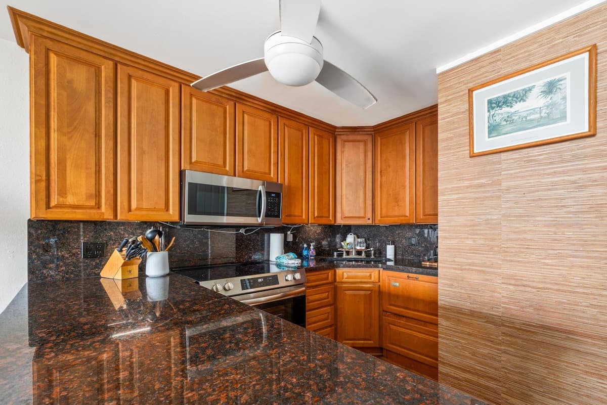 Condo in Kailua-Kona · ★4.67 · 1 bedroom · 1 bed · 1 bath - Photo 5